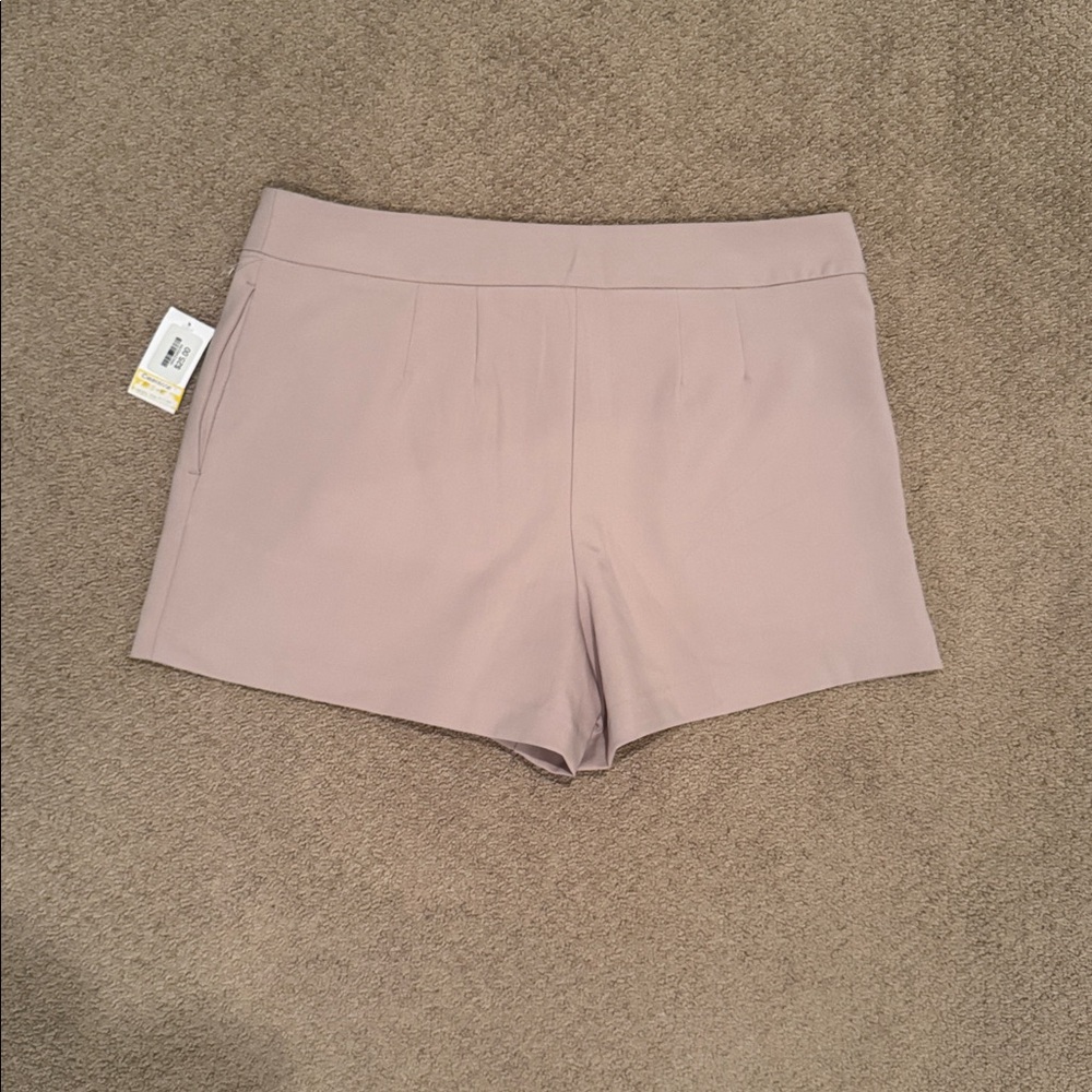 S18 NWT a new day High Rise Tailored Short, Reliable Beige - Size: 16 - Picture 8 of 8